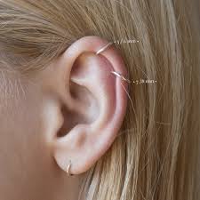 zilveren piercings oor