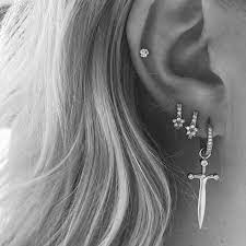 zilveren oor piercing