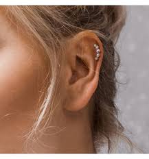 Stijlvolle Zilveren Helix Piercing: Een Tijdloze Toevoeging aan Jouw Look