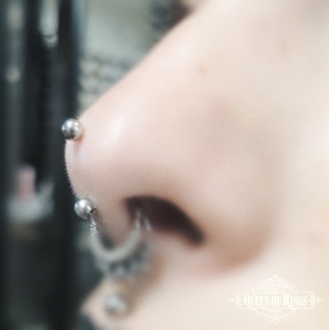 Alles over de stijlvolle septum piercing in het midden van de neus