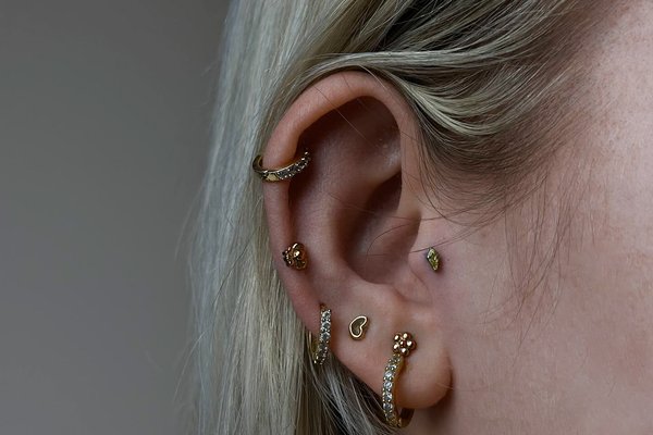 Instructies voor het Verwisselen van een Tragus Piercing