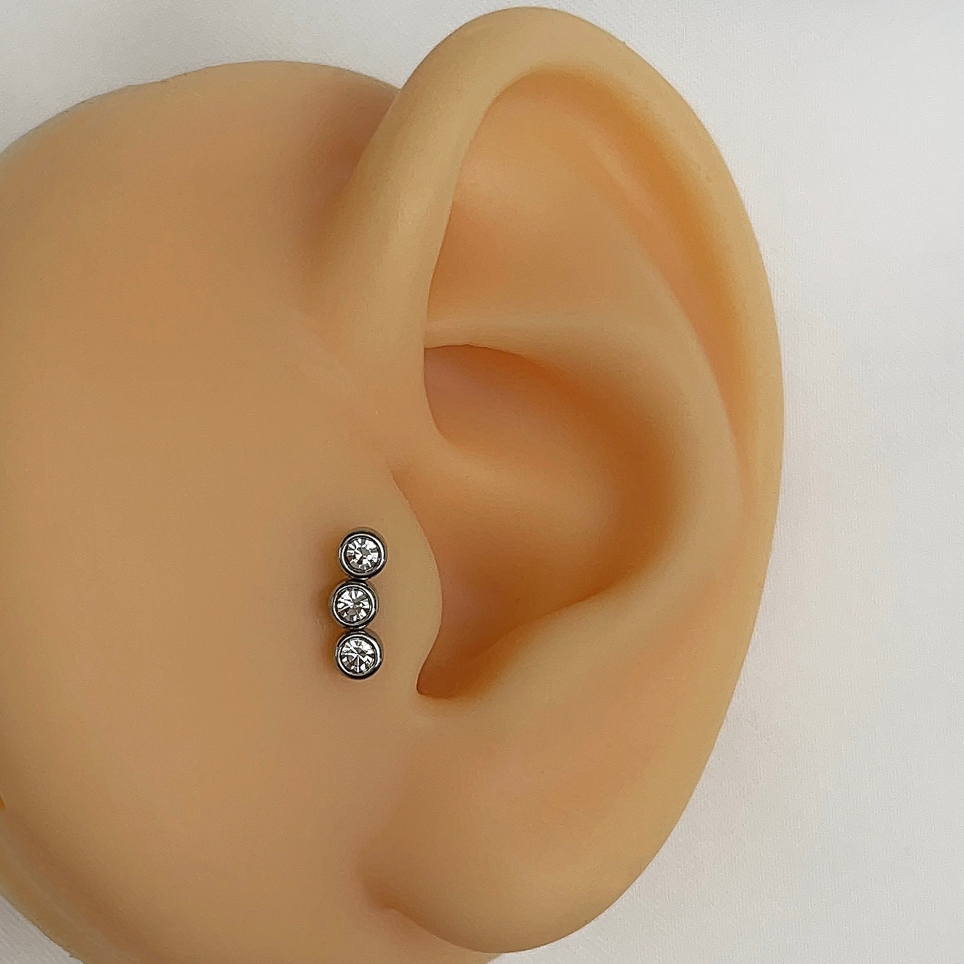 Tijdloze Stijl: Tragus Piercing in Zilver