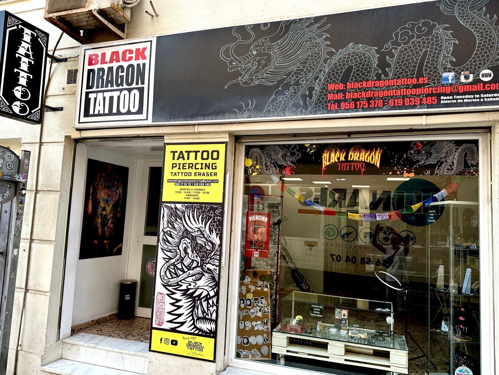 Betoverende Dragon Tattoo Piercing: Een Mystieke Uitstraling