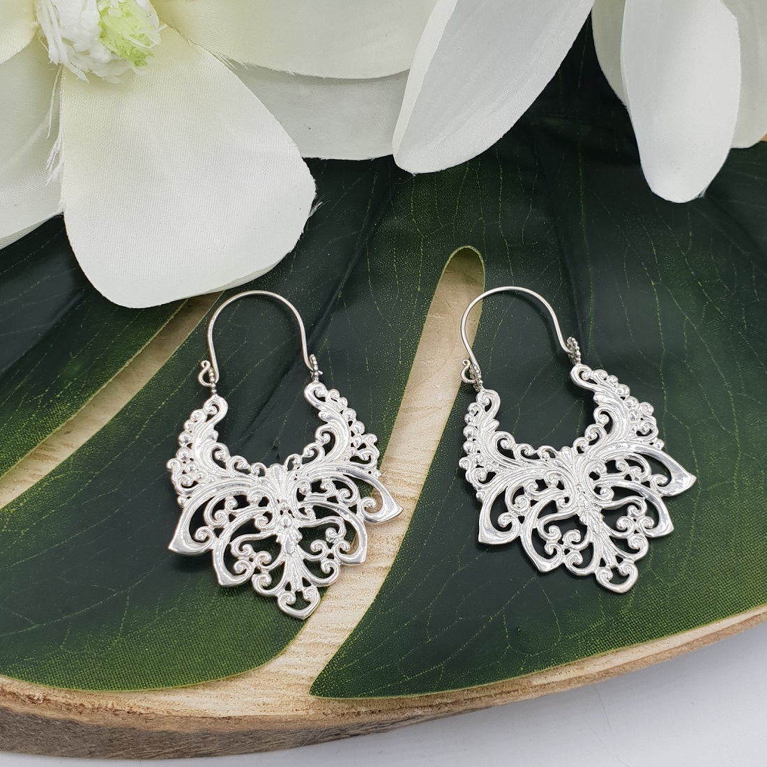 Statement Oorbellen: Zilveren Oorringen in Grote Maten