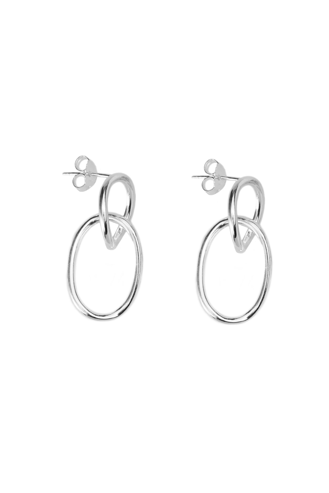 Tijdloze Elegantie: Schitteren met Zilveren Oorstekers