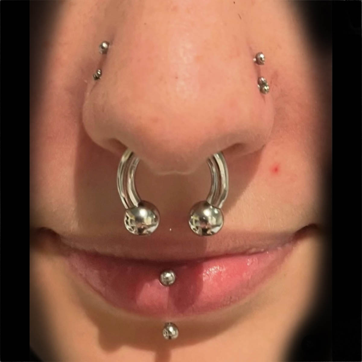 Alles over Neuspiercing Prijzen: Wat bepaalt de kosten van jouw nieuwe neuspiercing?