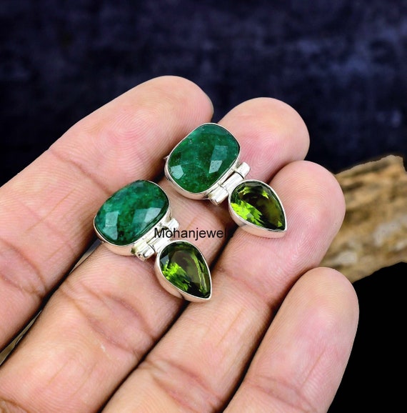 Prachtige Oorbellen met Groene Steen: Natuurlijke Schoonheid en Betekenisvolle Elegantie