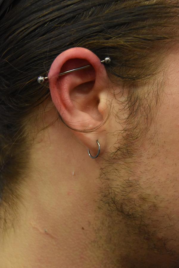 Alles over de Pijn bij een Industrial Piercing: Wat Kun Je Verwachten?