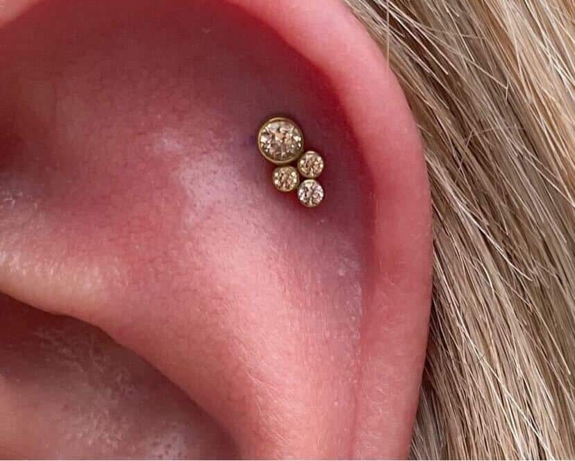 Oorbel in oorschelp: alles over de conchpiercing